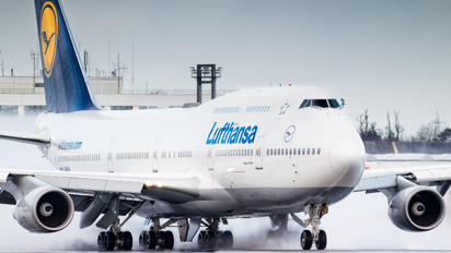 D-ABVY - Lufthansa Boeing 747-400