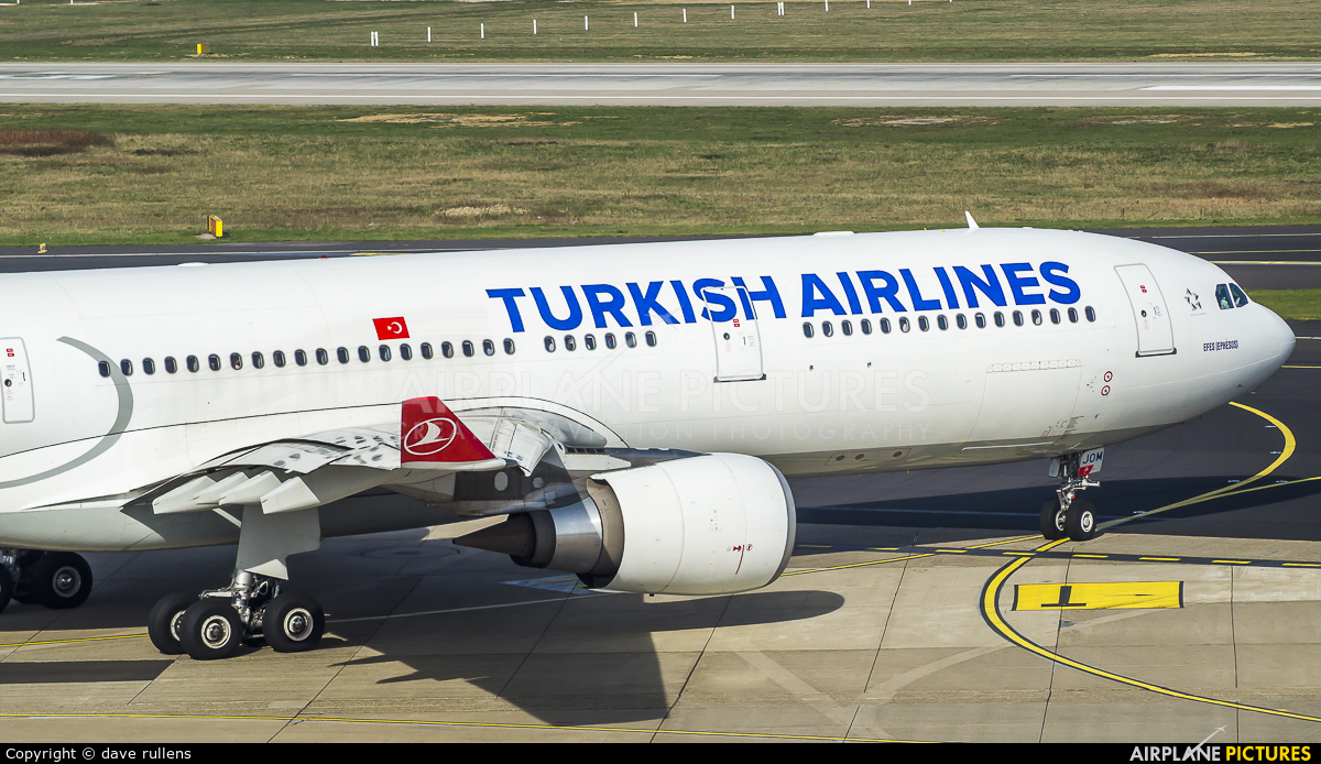 Turkish Airlines TC-JOM aircraft at Düsseldorf