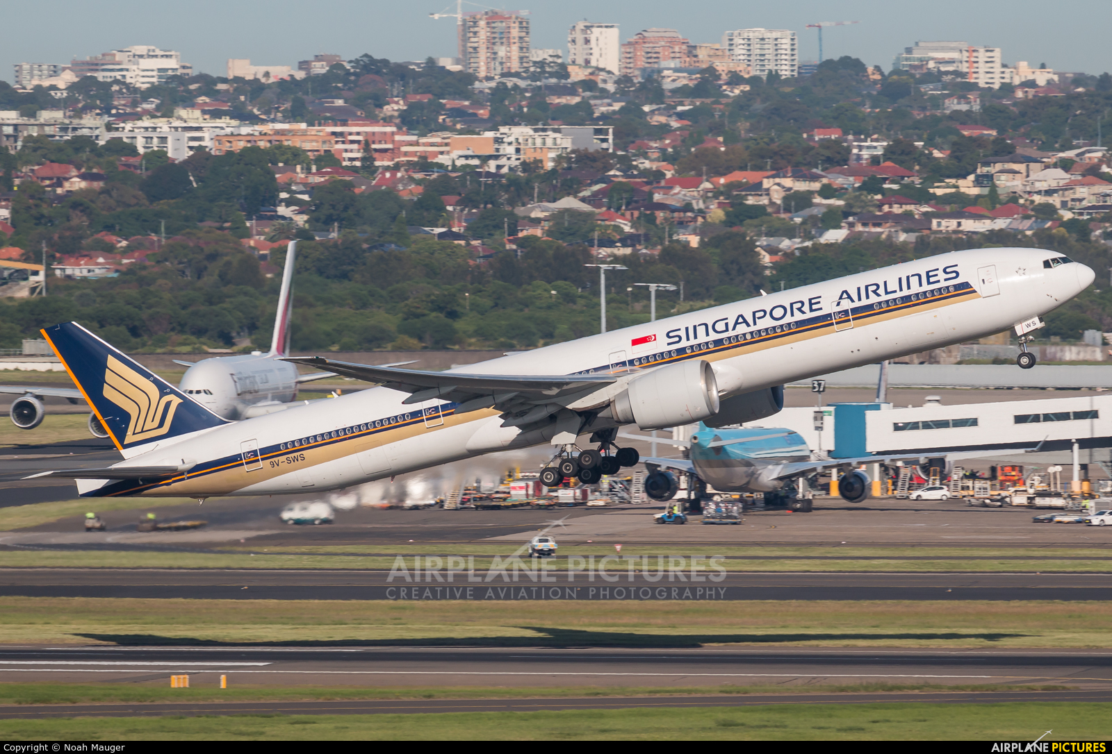 Singapore Airlines 9V-SWS aircraft at Sydney - Kingsford Smith Intl, NSW