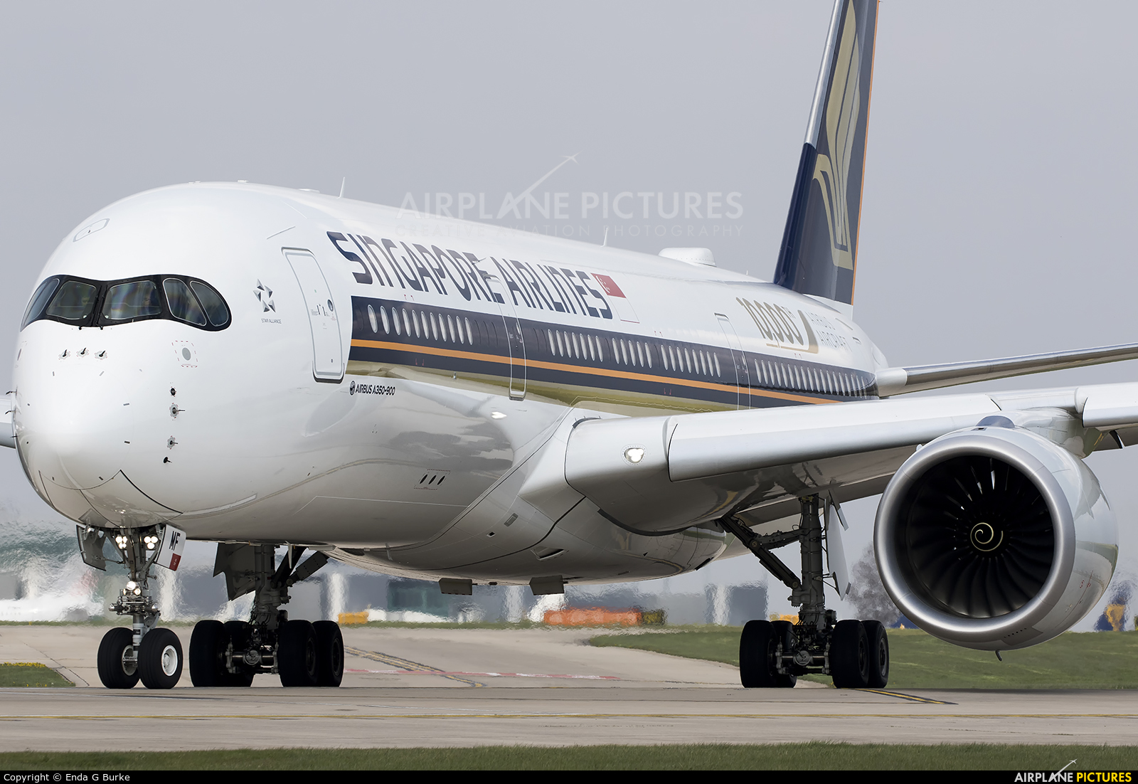 Singapore Airlines 9V-SMF aircraft at Manchester