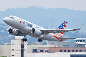 N9012 - American Airlines Airbus A319