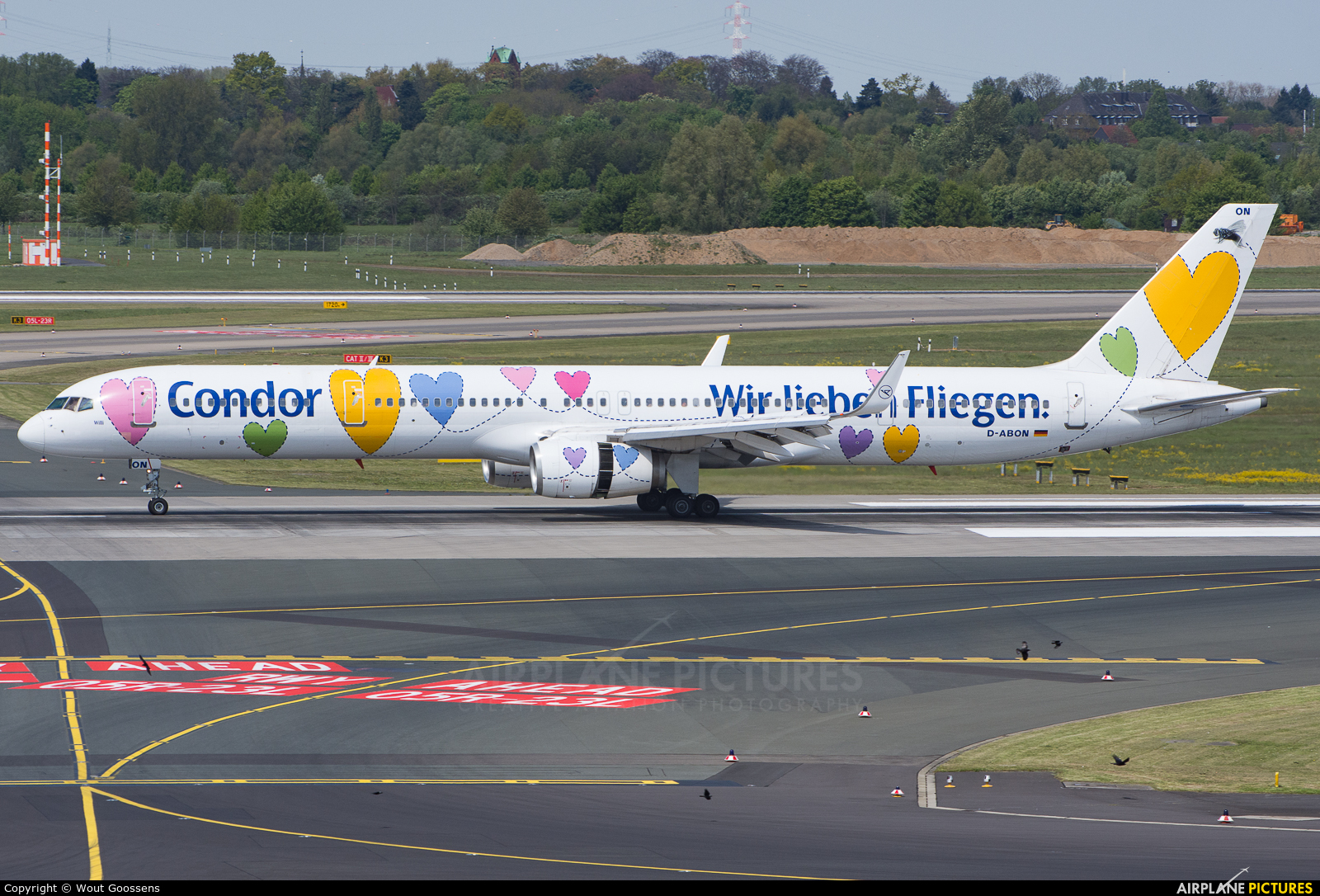 Condor D-ABON aircraft at Düsseldorf