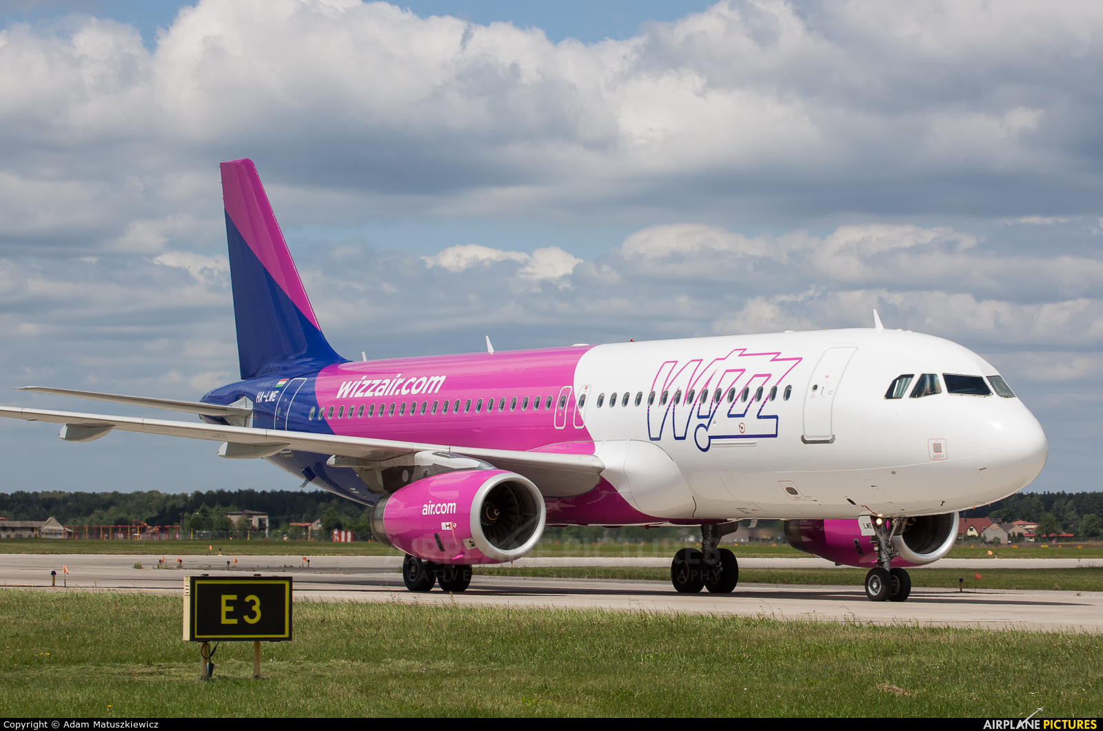 Wizz Air HA-LWE aircraft at Katowice - Pyrzowice