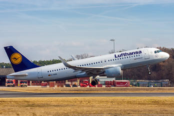 D-AIUH - Lufthansa Airbus A320