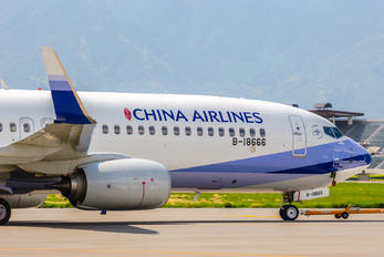 B-18666 - China Airlines Boeing 737-800