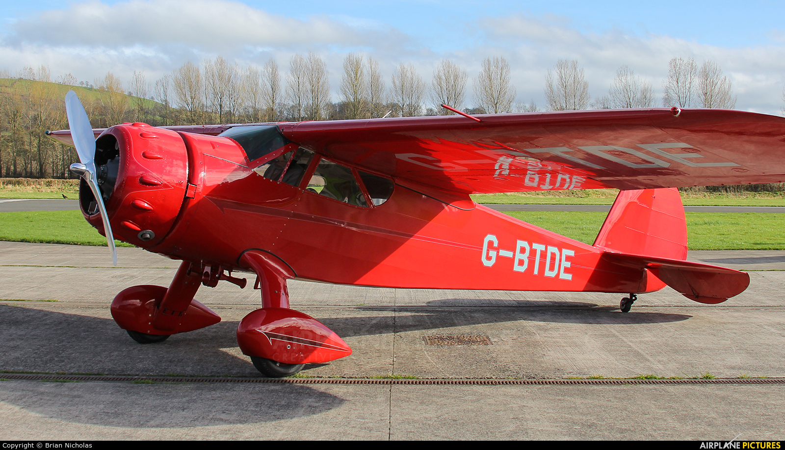 Private G-BTDE aircraft at Welshpool