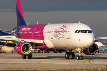 HA-LXR - Wizz Air Airbus A321
