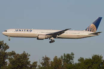 N78060 - United Airlines Boeing 767-400ER