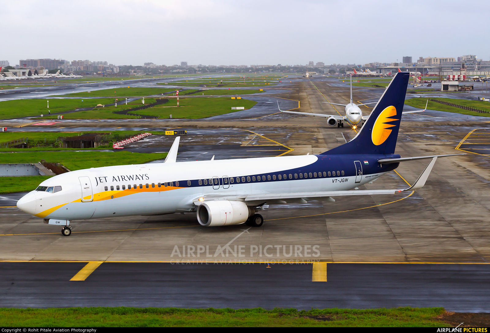 Vt Jgw Jet Airways Boeing 737 800 At Mumbai Chhatrapati Shivaji Intl Photo Id Airplane Pictures Net