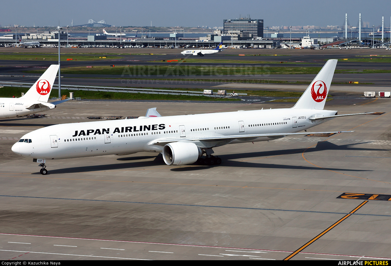 JAL - Japan Airlines JA737J aircraft at Tokyo - Haneda Intl