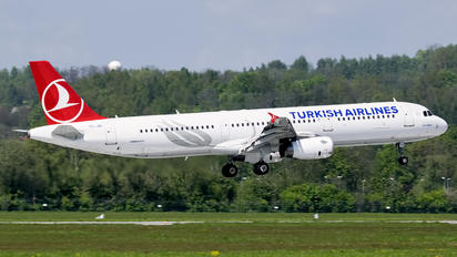 TC-JRI - Turkish Airlines Airbus A321