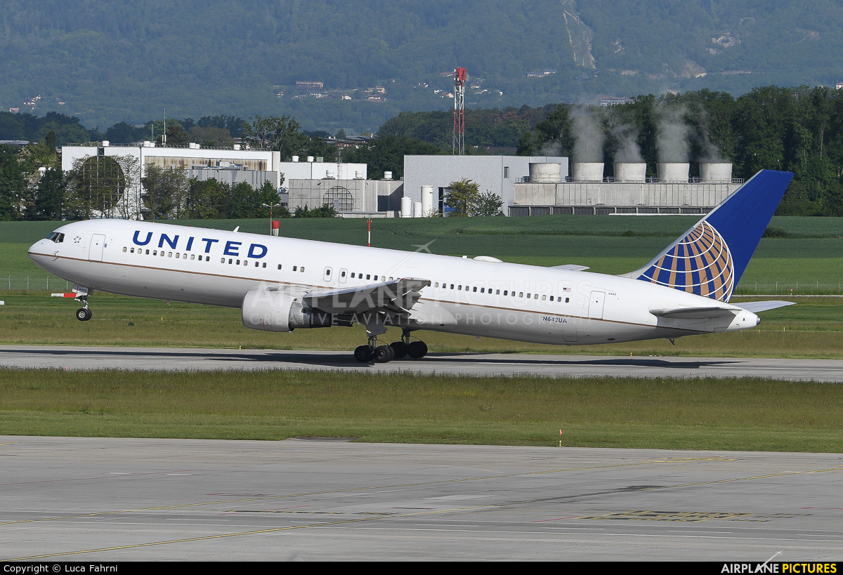 United Airlines N642UA aircraft at Geneva Intl