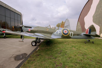 TB995 - Museum of Polish Aviation Supermarine Spitfire LF.XVIe