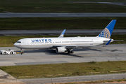 United Airlines N669UA image