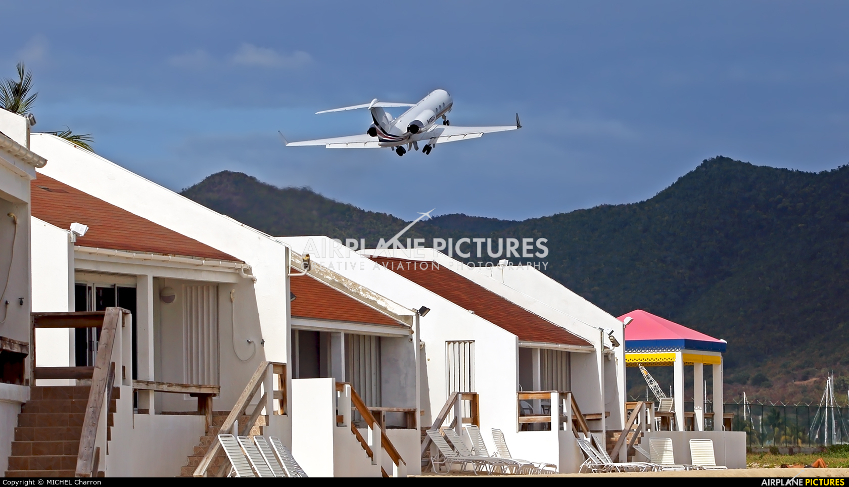 NetJets Europe (Portugal) N143QS aircraft at Sint Maarten - Princess Juliana Intl