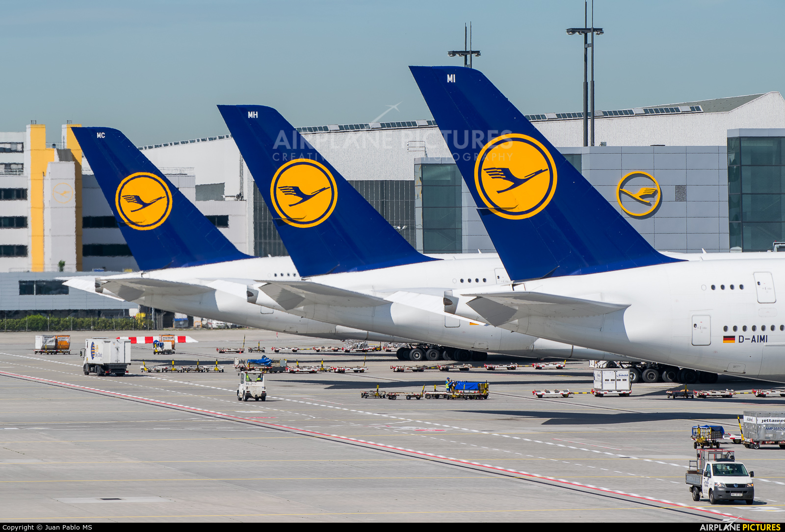 Lufthansa - aircraft at Frankfurt