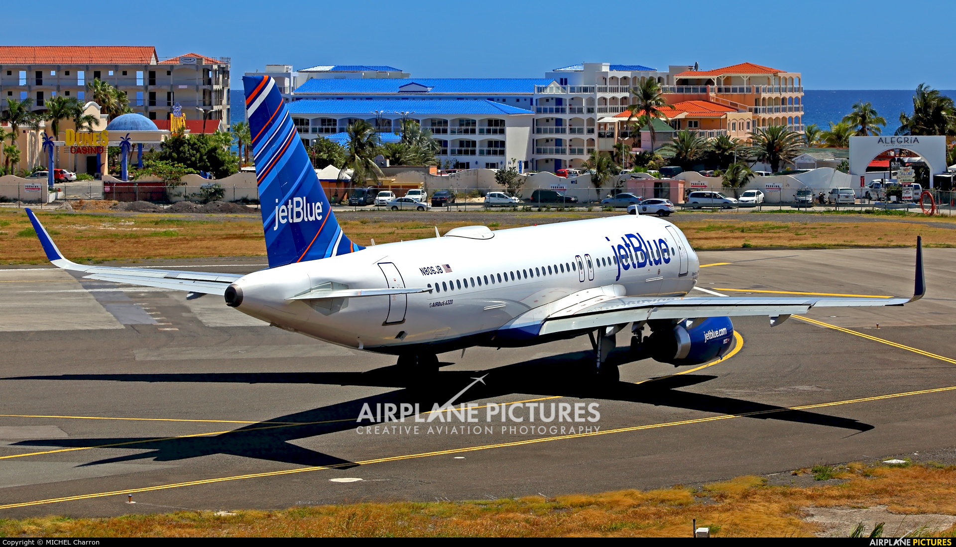 JetBlue Airways N806JB aircraft at Sint Maarten - Princess Juliana Intl