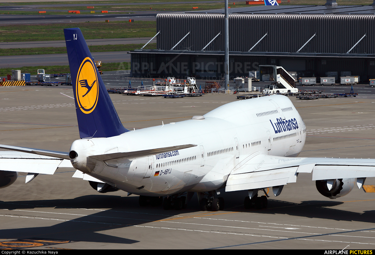 Lufthansa D-ABYJ aircraft at Tokyo - Haneda Intl