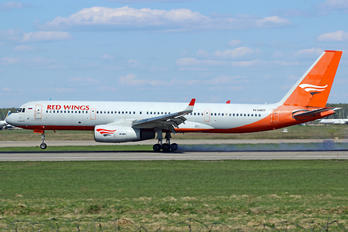 RA-64017 - Red Wings Tupolev Tu-204