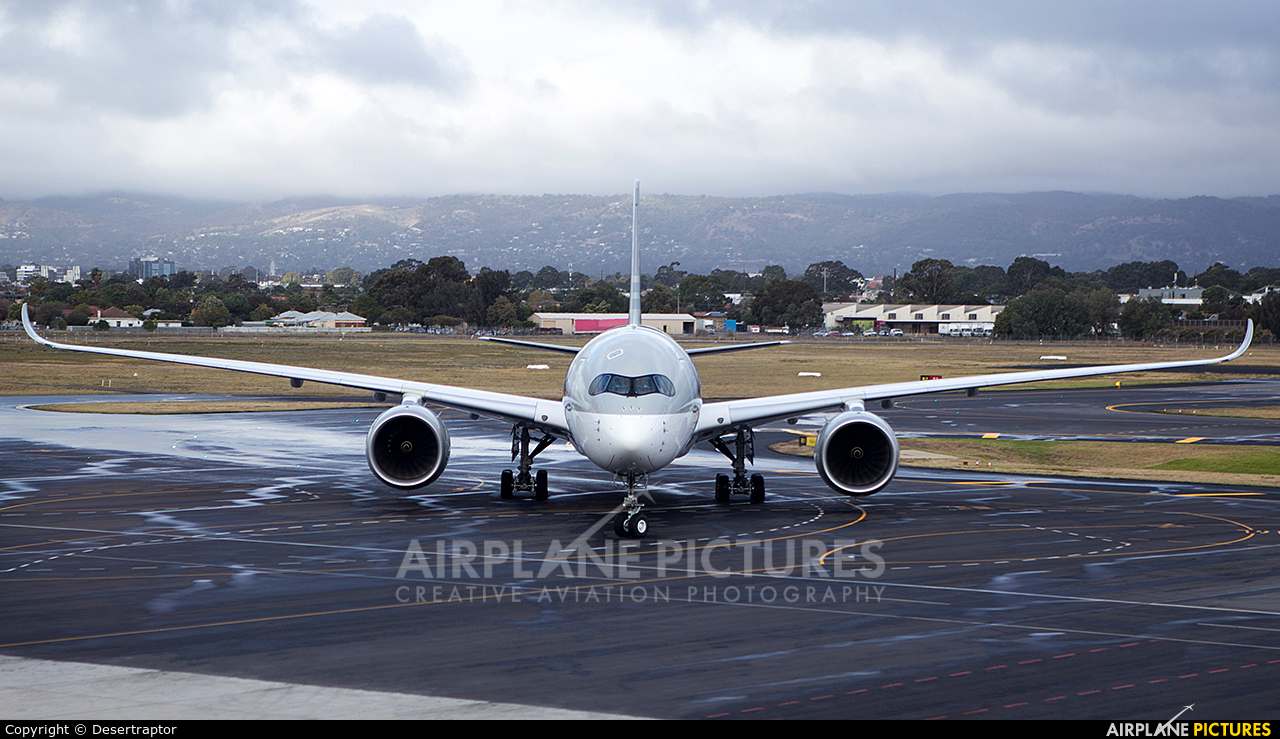 Qatar Airways A7-ALH aircraft at Adelaide Intl, SA