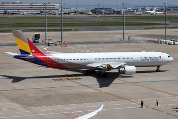 HL8282 - Asiana Airlines Airbus A330-300