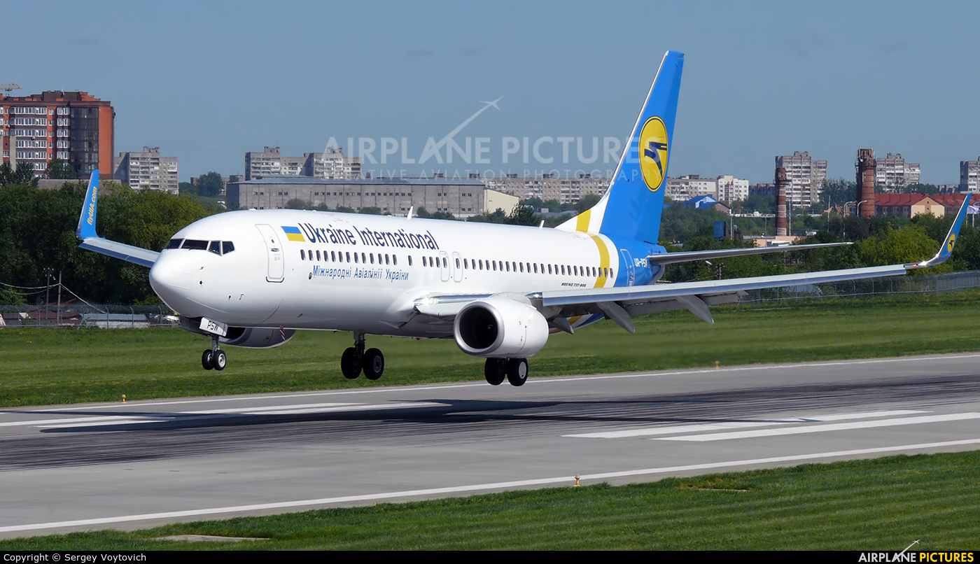 Ukraine International Airlines UR-PSW aircraft at Sknilov 