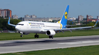 UR-PSW - Ukraine International Airlines Boeing 737-800