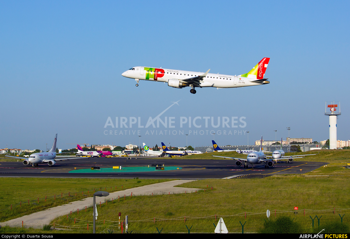 - Airport Overview - aircraft at Lisbon
