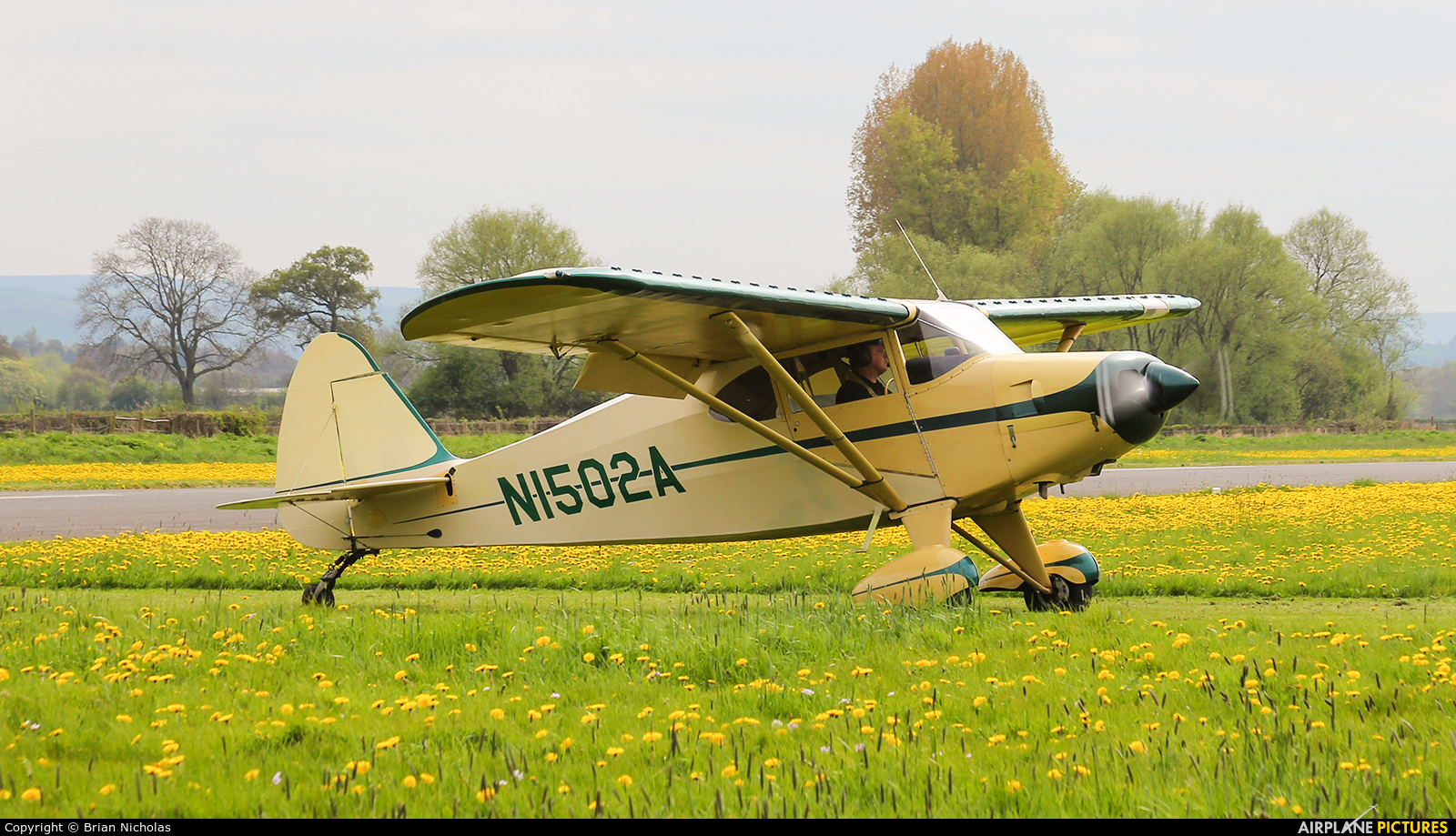 Private N1502A aircraft at Welshpool
