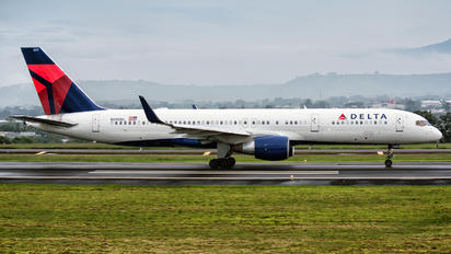 N690DL - Delta Air Lines Boeing 757-200