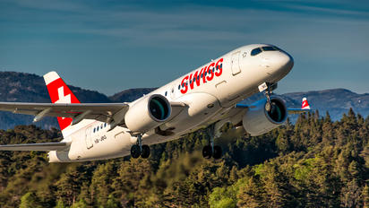 HB-JBG - Swiss Bombardier CS100