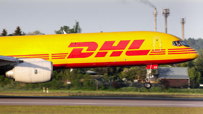 G-BMRB - DHL Cargo Boeing 757-200F