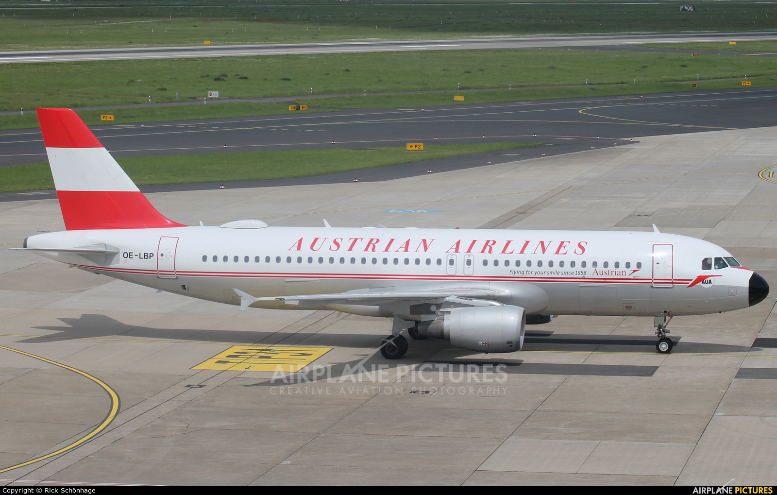 Austrian Airlines/Arrows/Tyrolean OE-LBP aircraft at Düsseldorf