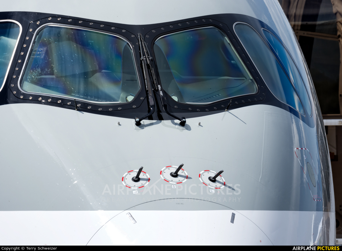 Qatar Airways A7-ALM aircraft at Geneva Intl