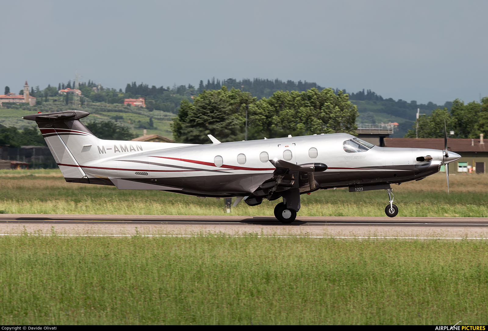 Private M-AMAN aircraft at Verona - Villafranca