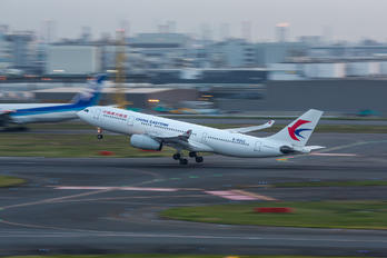 B-6082 - China Eastern Airlines Airbus A330-200