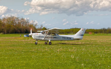 HA-WIN - Private Cessna 172 Skyhawk (all models except RG)