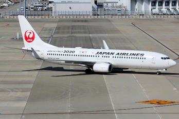 JA350J - JAL - Japan Airlines Boeing 737-800