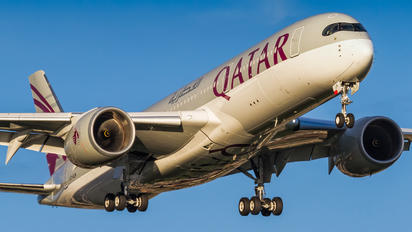 A7-ALM - Qatar Airways Airbus A350-900