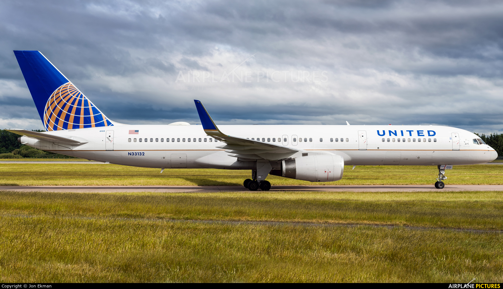 United Airlines N33132 aircraft at Edinburgh