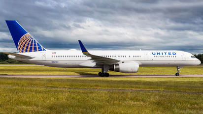 N33132 - United Airlines Boeing 757-200