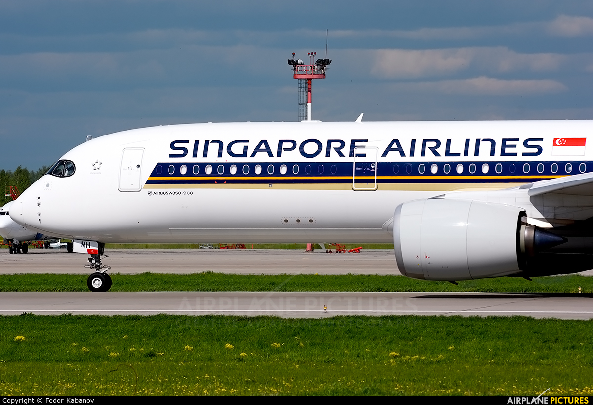Singapore Airlines 9V-SMH aircraft at Moscow - Domodedovo