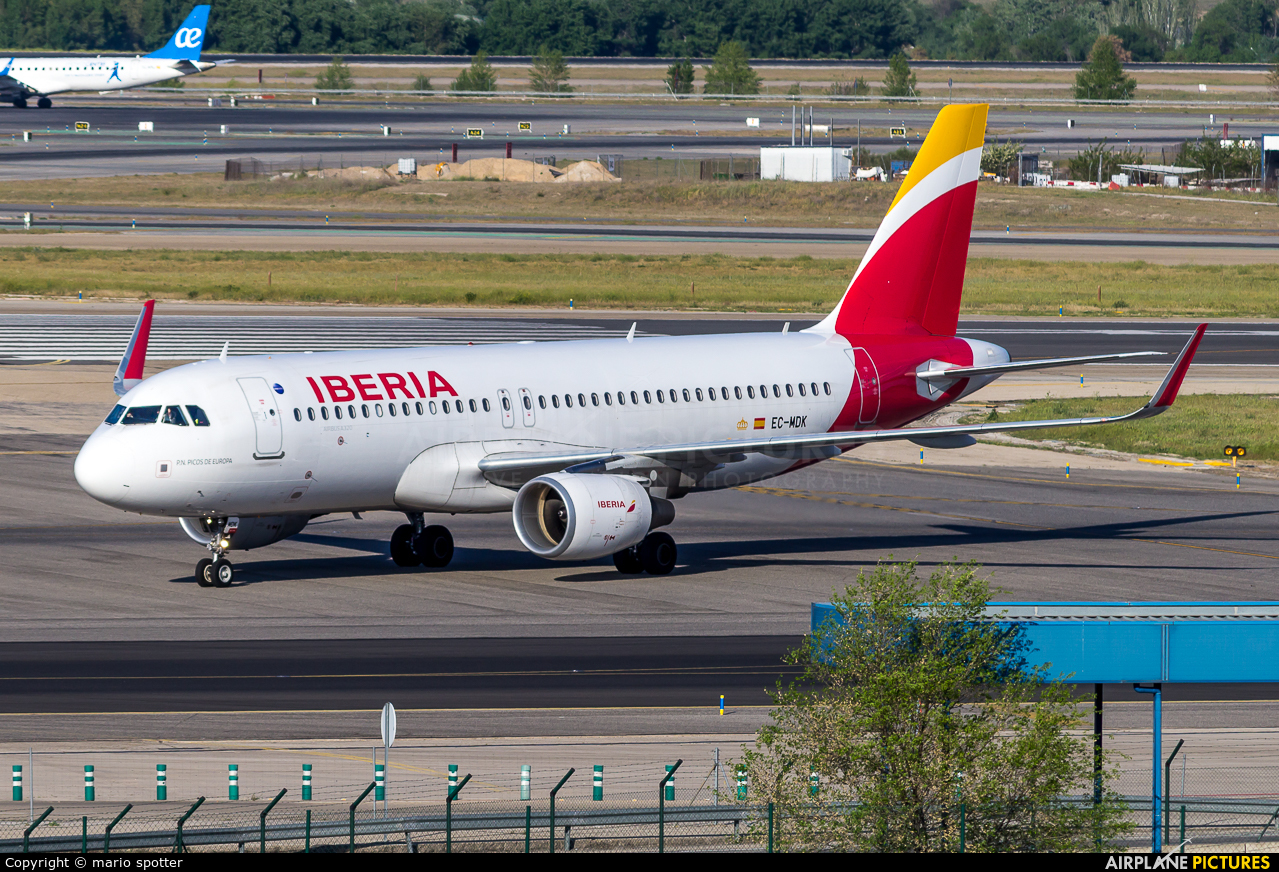 Iberia EC-MDK aircraft at Madrid - Barajas