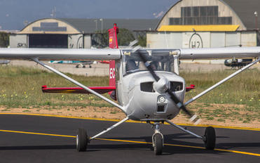EC-IVS - Panamedia Intl. Flight School Reims F150