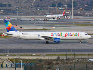 SP-HAZ - Small Planet Airlines Airbus A321