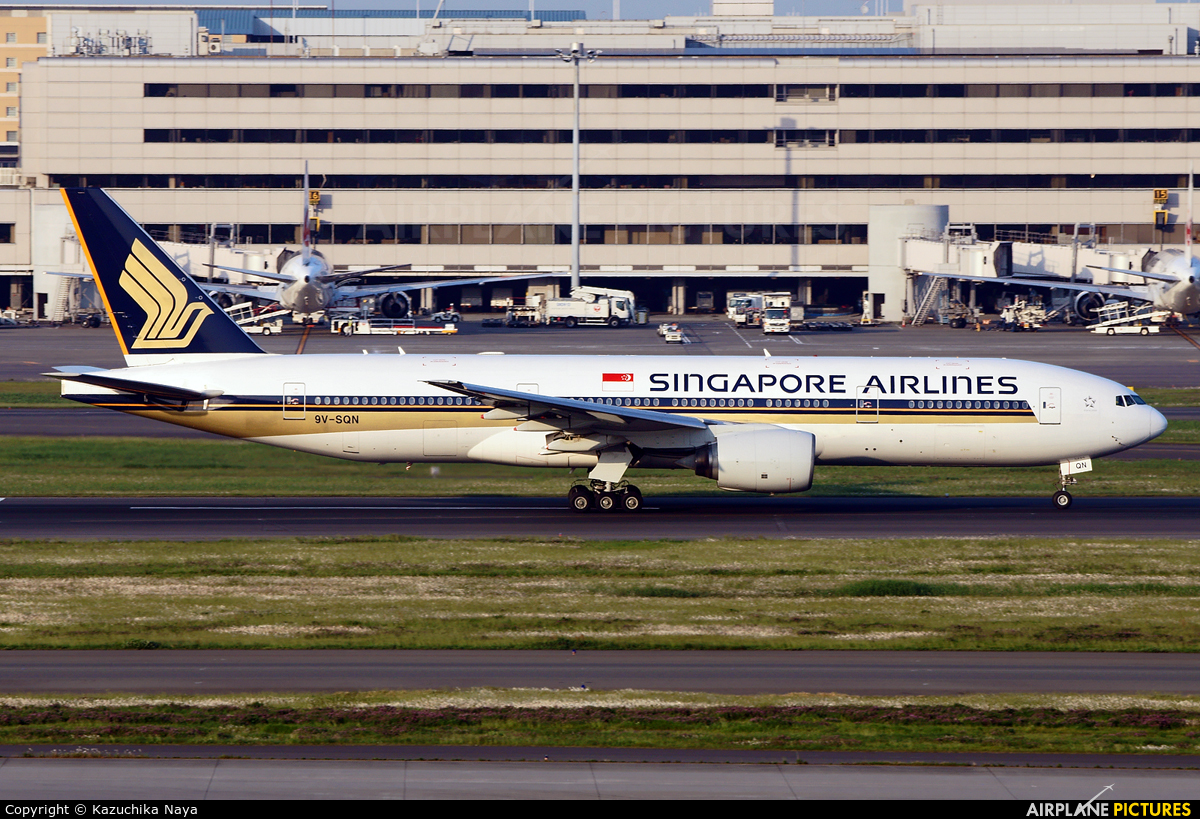 Singapore Airlines 9V-SQN aircraft at Tokyo - Haneda Intl