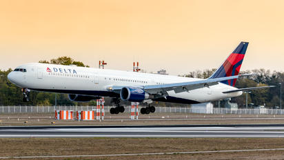 N835MH - Delta Air Lines Boeing 767-400ER