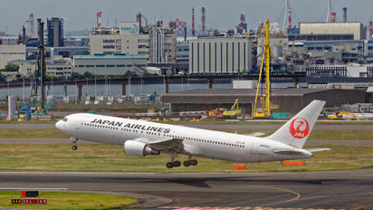 JA602J - JAL - Japan Airlines Boeing 767-300ER