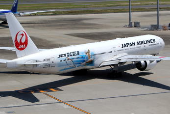 JA733J - JAL - Japan Airlines Boeing 777-300ER