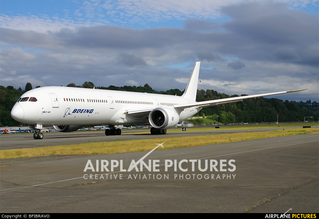Boeing Company N548ZC aircraft at Seattle - Boeing Field / King County Intl